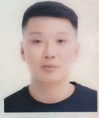 李思偉（國(guó)瓷紅葉畫(huà)院高級(jí)畫(huà)師）