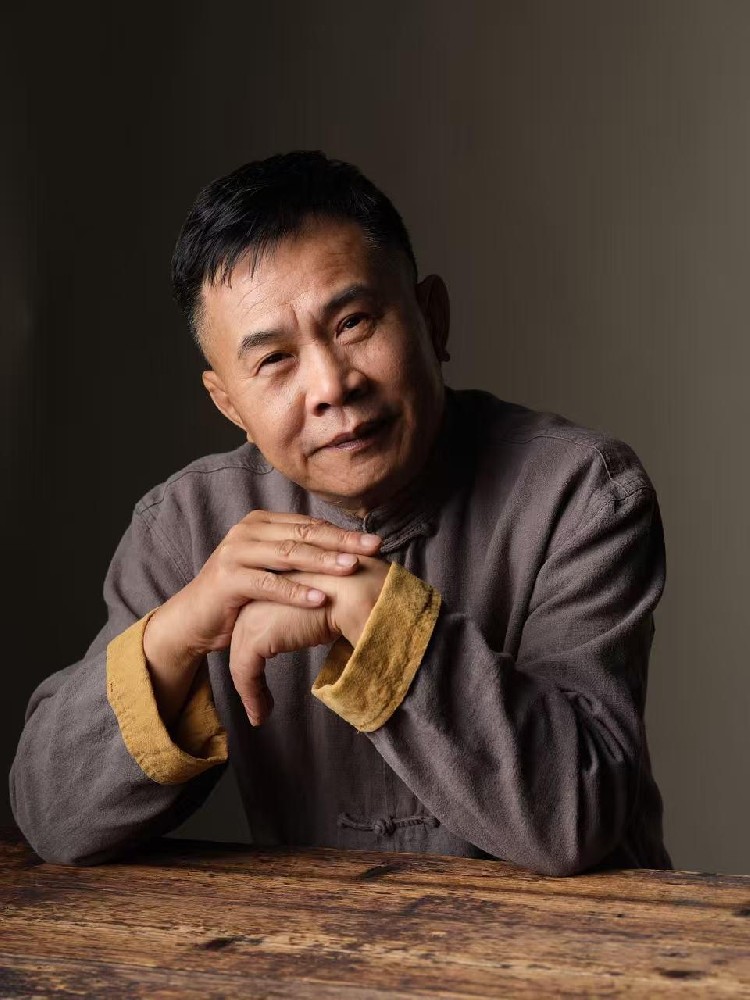 黃景藏（國(guó)瓷紅葉畫(huà)院常務(wù)副院長(zhǎng)）